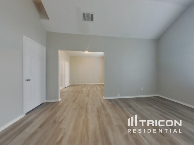 Photo - 589 Continental Dr Casa