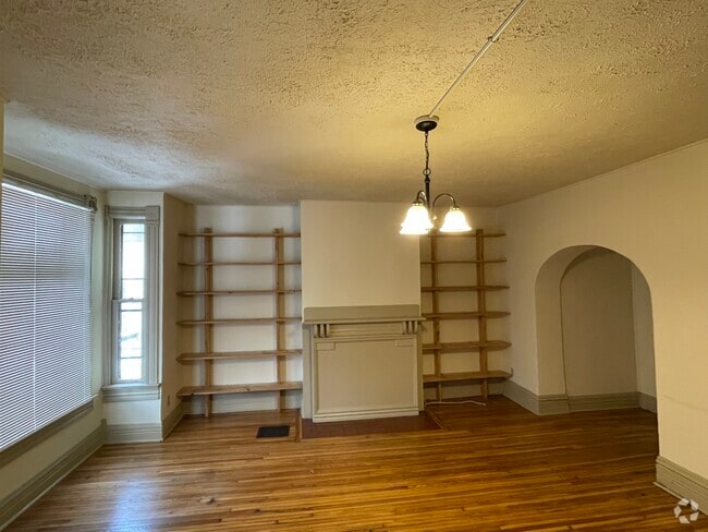 Building Photo - 1230 Highland St Unit downstairs half Rental