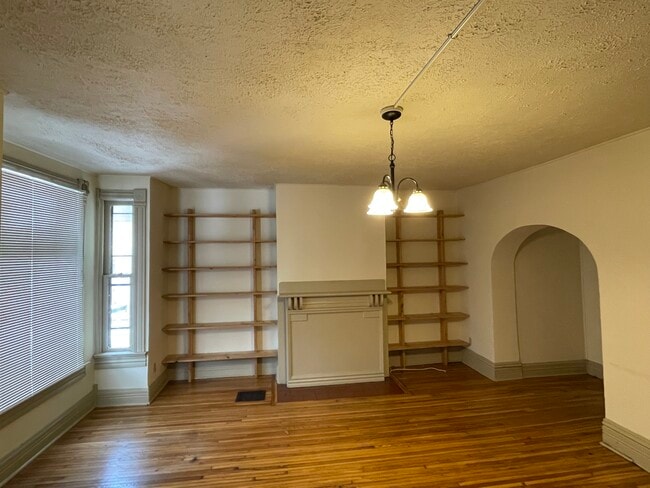 Building Photo - 1230 Highland St Unit downstairs half Rental
