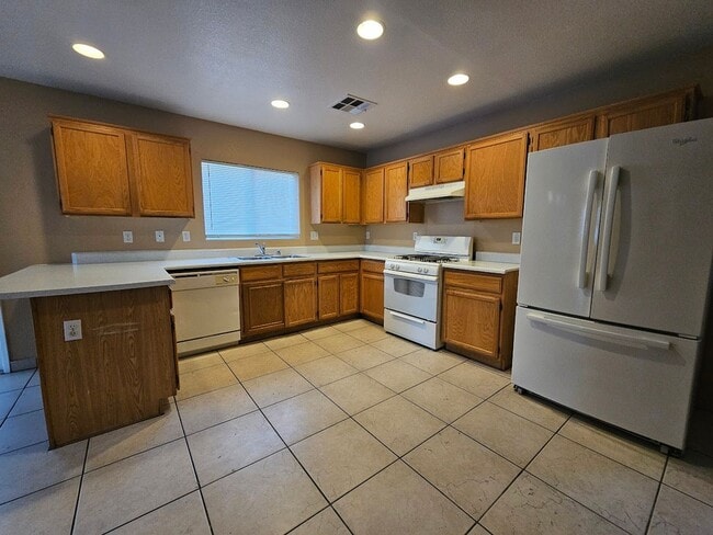 Photo - Spacious 4BD/3BA Home with Mountain Views in Las Vegas!