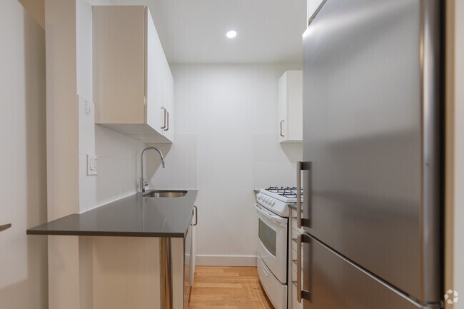 BACHELOR - 352SF - Kitchen - 2367 QUEEN ST E