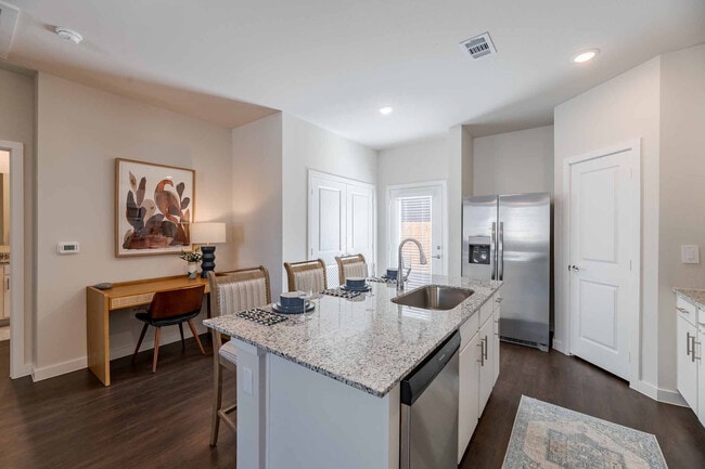 Building Photo - Casitas at Elevon