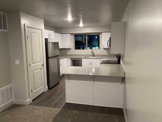 Building Photo - 133 N Rock Cyn St Rental
