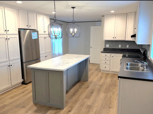 Photo - 7145 S Meridian St