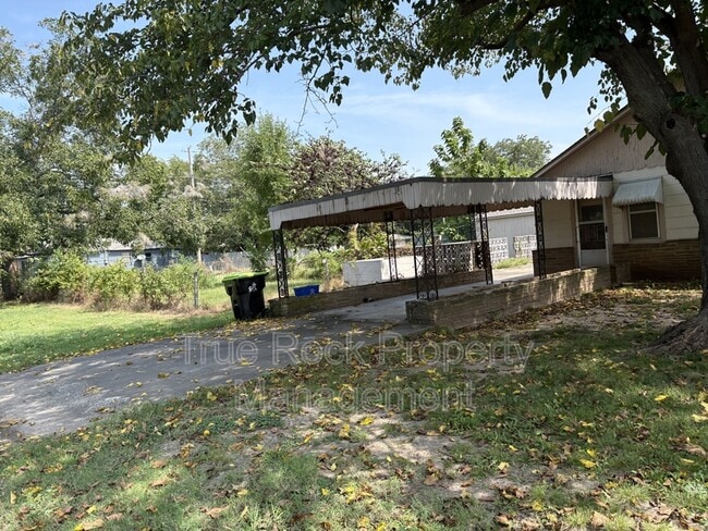 Photo - 730 W 4th St