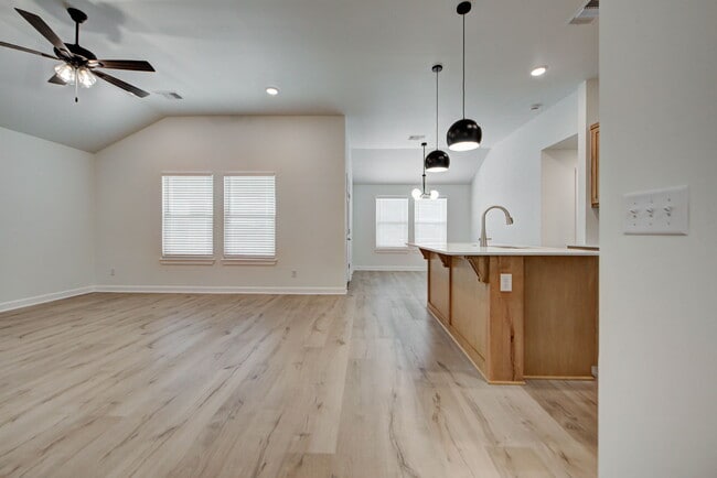 Photo - 20150 Park Ln