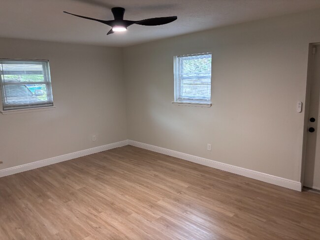 Photo - 3107 S Park Ave Unidad Side 2