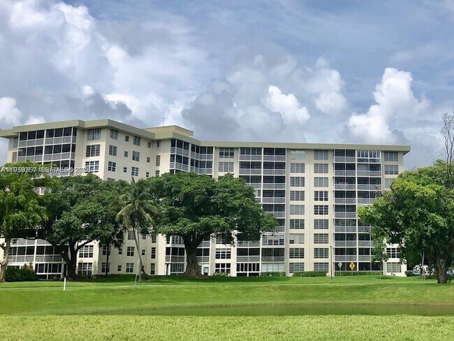 Building Photo - 2940 N Course Dr Unit 910