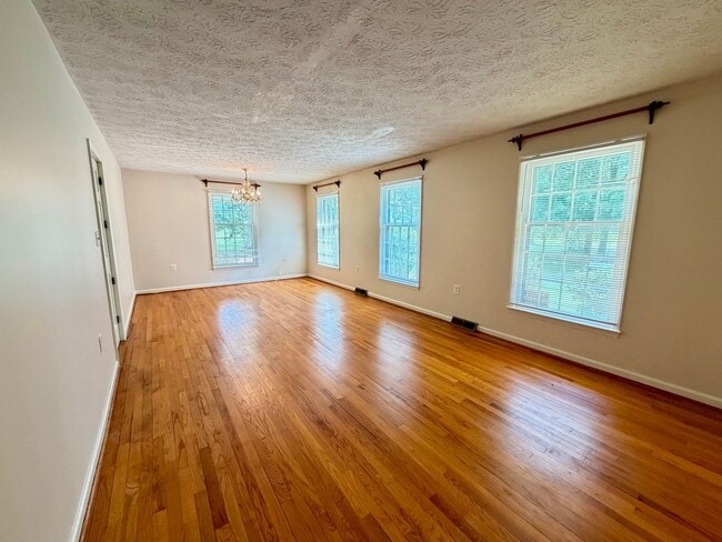 Photo - 1168 Boyd St