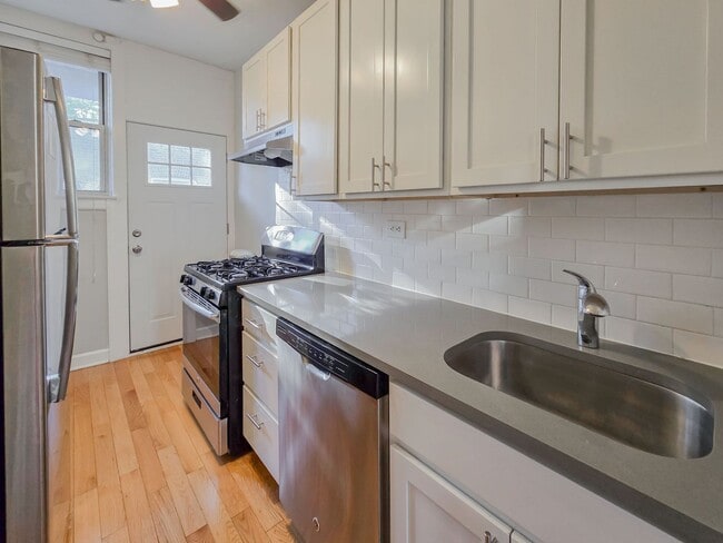 Photo - 1931 W Winona St