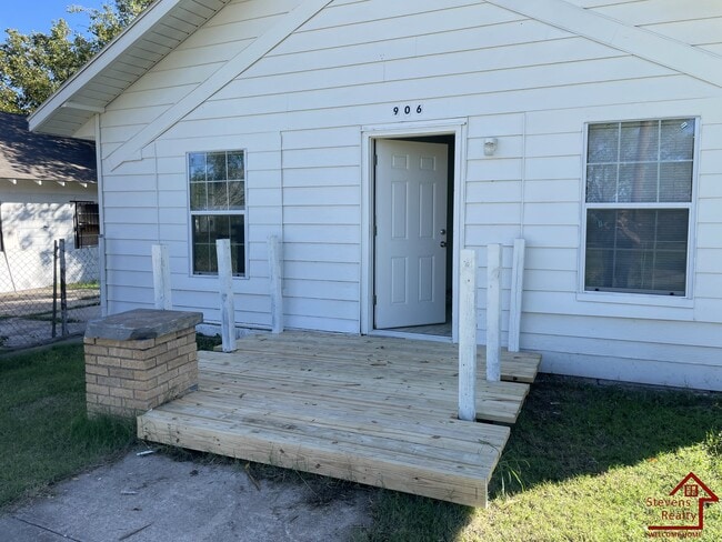 Photo - 906 SW G Ave Casa