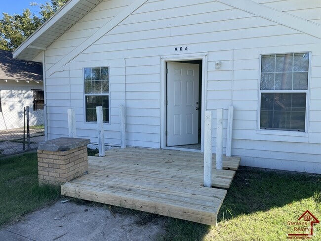 Building Photo - 906 SW G Ave Rental