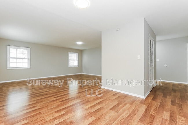 Photo - 40 Madestone Ln