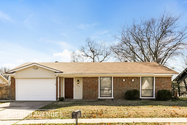 Building Photo - 509 Southlake Dr