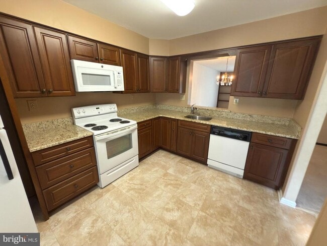 Photo - 305 Ward Ct