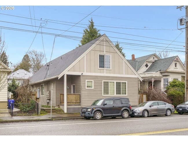 Building Photo - 3324 SE 11th Ave Unit C