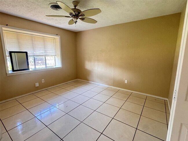 Photo - 228 Meadowlawn St