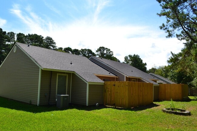 Photo - 124-126 Corey Cir Unit 124