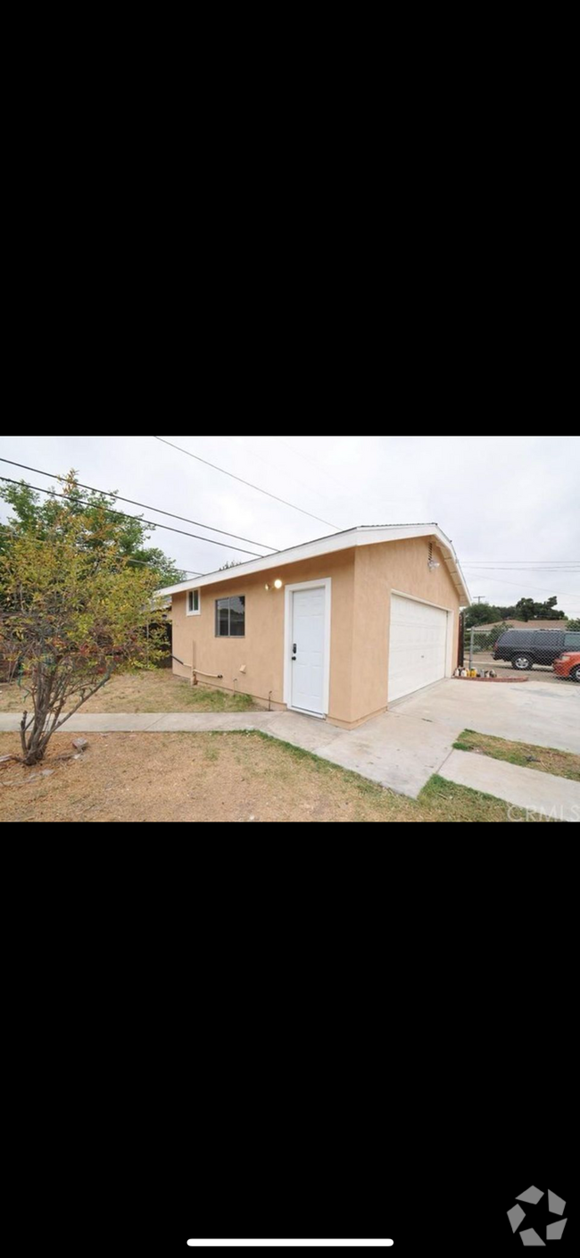 Building Photo - 817 E G St Rental