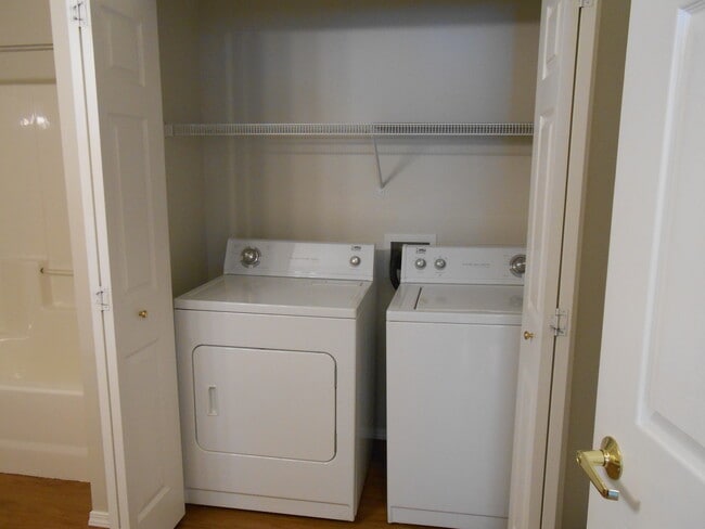 Photo - Selkirk Lodge Apartments