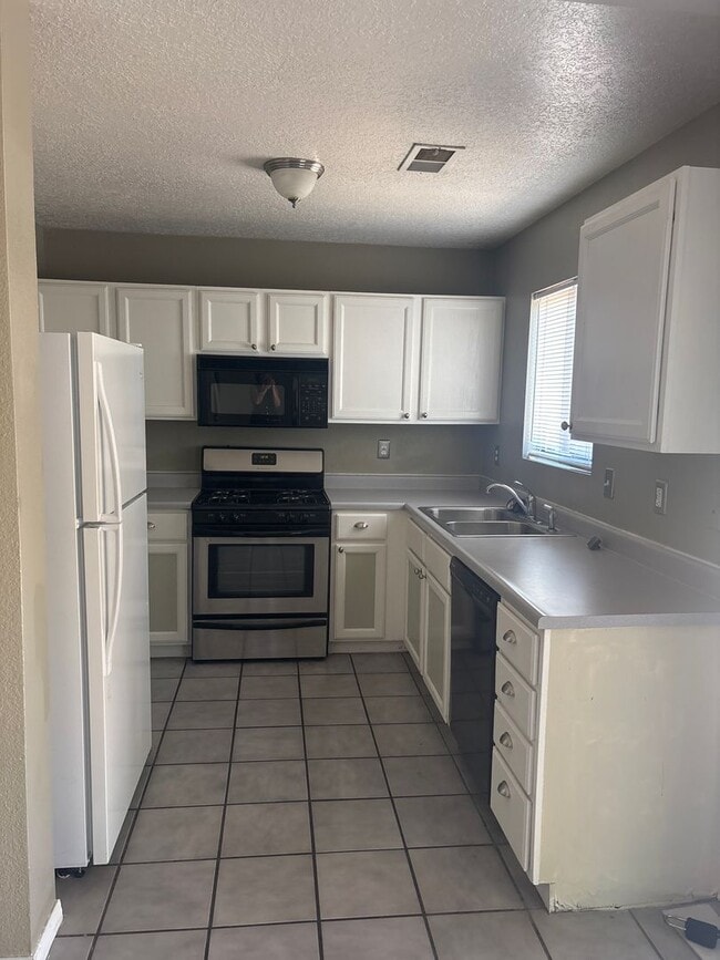 Photo - 6405 La Habra Ln NE