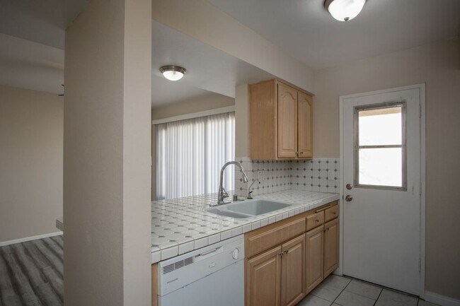 Photo - Cozy two bedroom condo in Agoura Hills