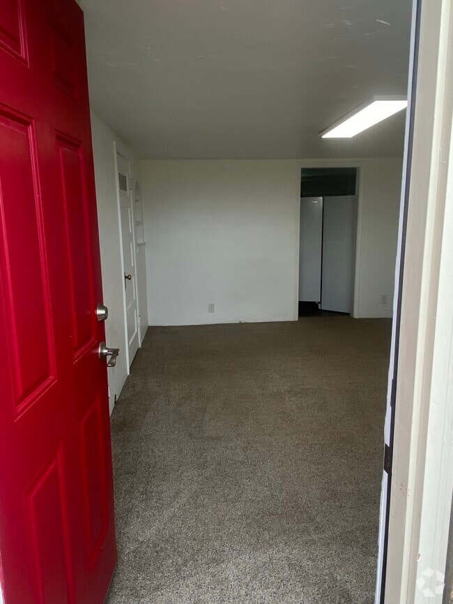Building Photo - 109 N 500 W Unit Basement Apartment