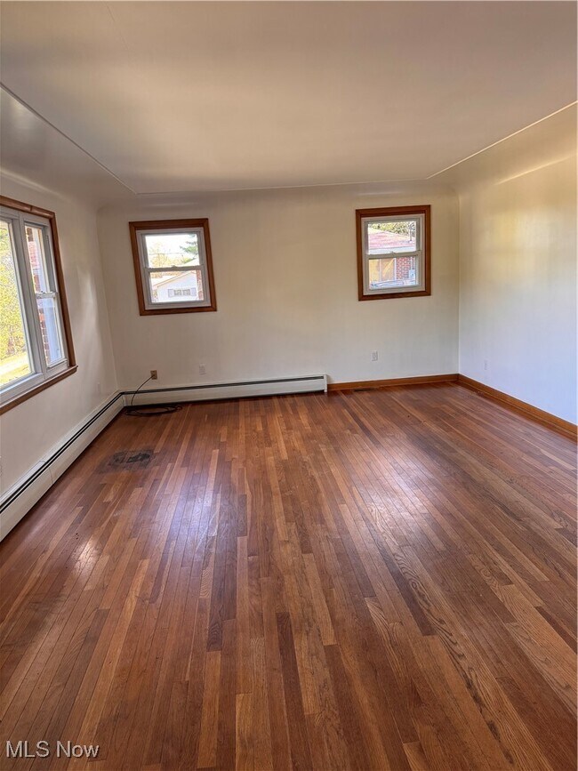 Photo - 54084 High View Row