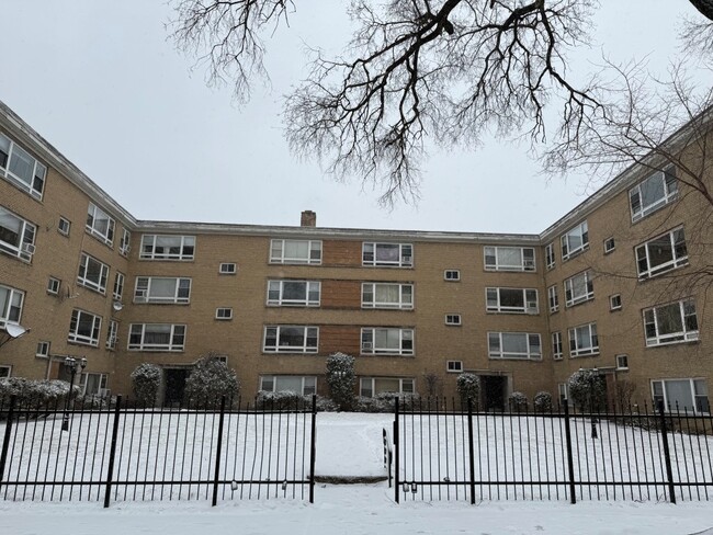 Photo - 6105 N Seeley Ave Condo Unit 2