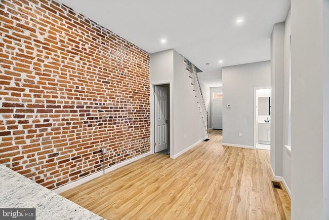 Photo - 1718 Edgley St