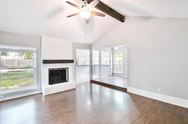 Photo - 1007 Echo Ln