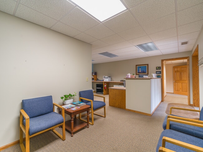 222 E Main St Unit 1