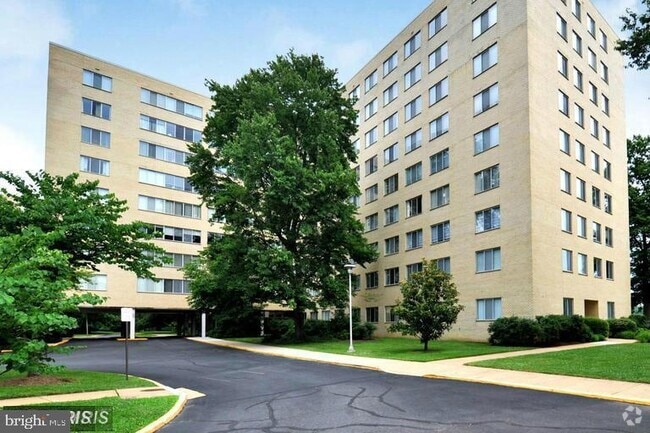 Building Photo - 6641 Wakefield Dr Rental