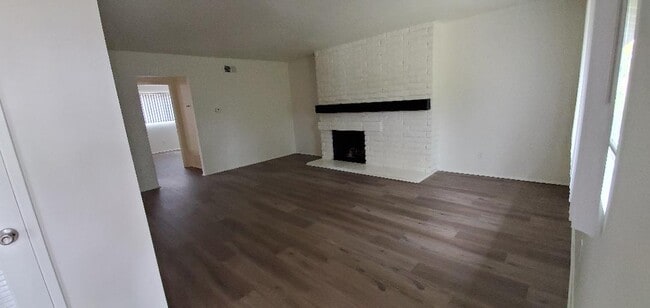 Photo - 14271 Browning Ave Unidad 39