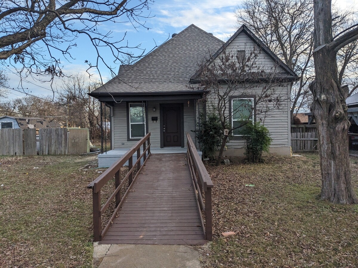 Photo - 534 E Sycamore St