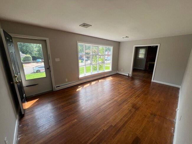 Photo - Very Spacious 3 bdrm/1 bth House Located i...
