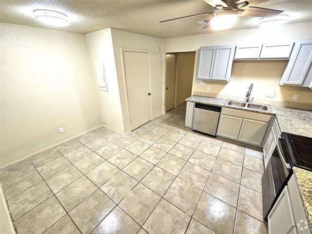 Building Photo - 724 Bluebonnet Dr Rental