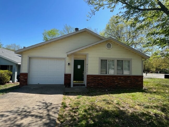 Building Photo - *COMING JULY* Easy Living! 2BR/1.5BA with Garage & Lawn Care Included *No Pets*