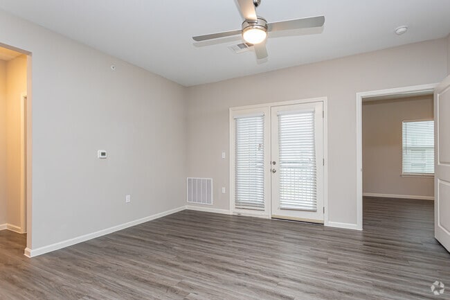 2BR, 2BA - 1,085SF