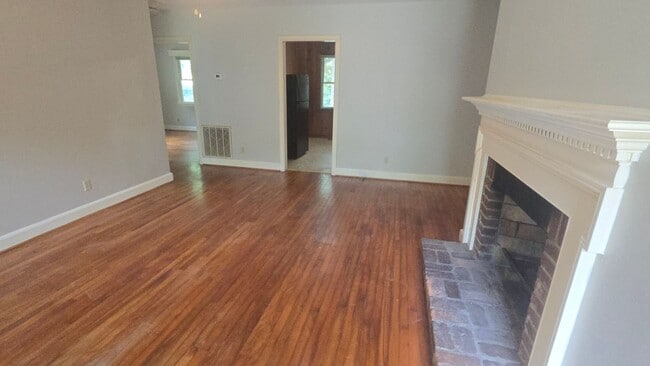 1555 Lonsford Dr