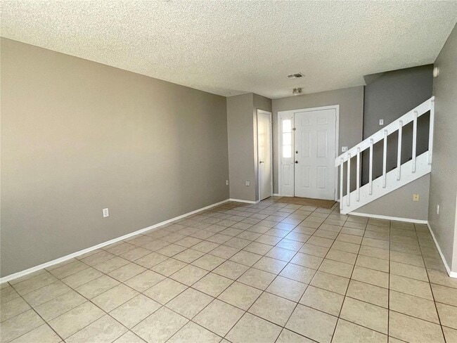 687 Lake Dexter Cir