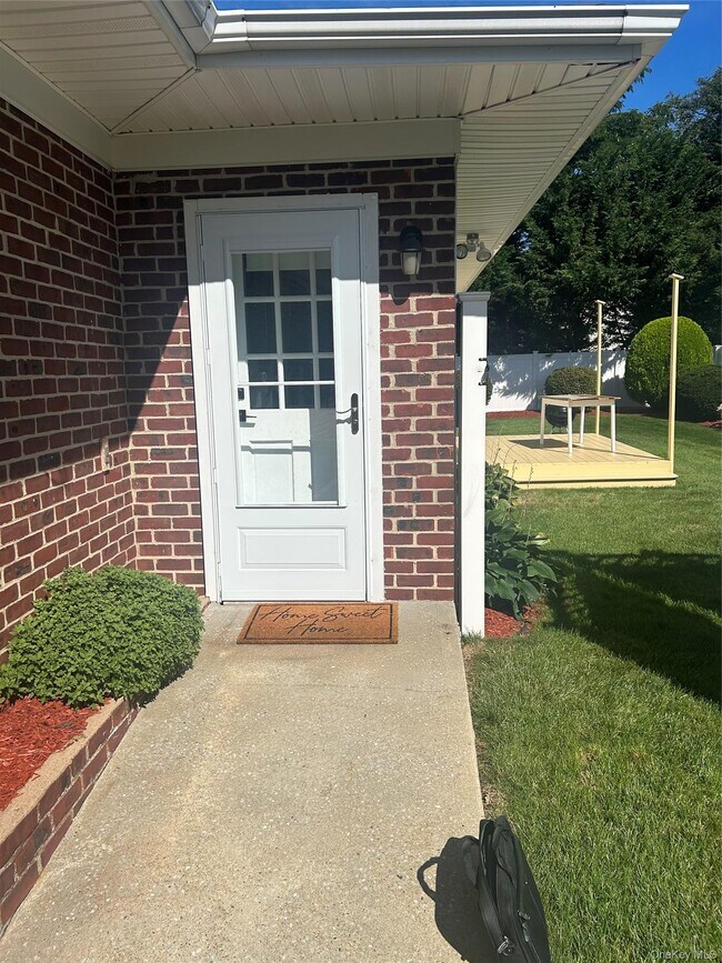 50 Willow Ln