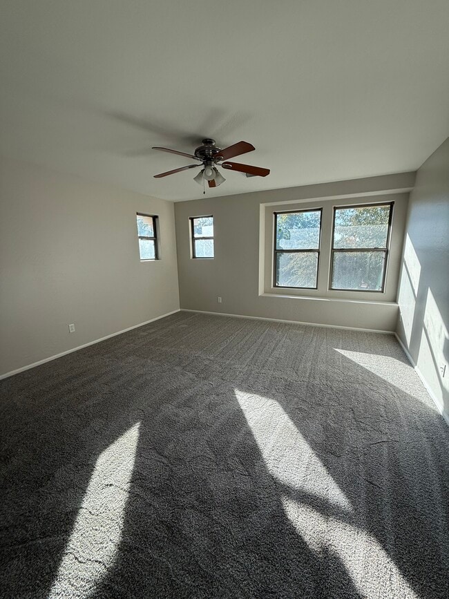 Photo - 942 S Deerfield Ln