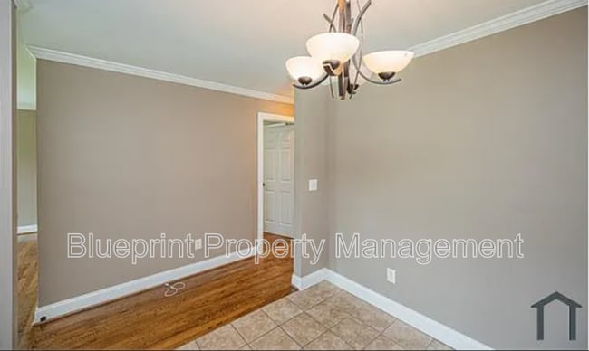 Photo - 616 Elm St SW