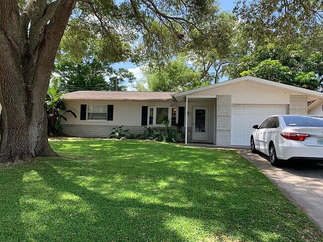 Building Photo - Charming 3BR Home | Large Fenced Yard + Prime Location