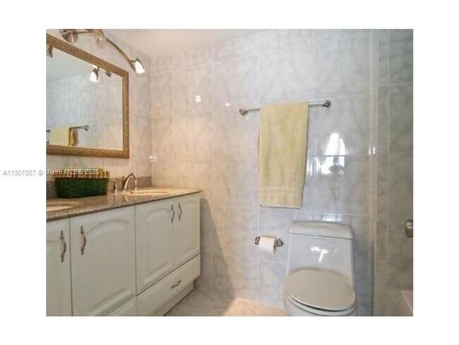 Photo - 2301 Collins Ave Unidad 2301 Collins Av appt 737