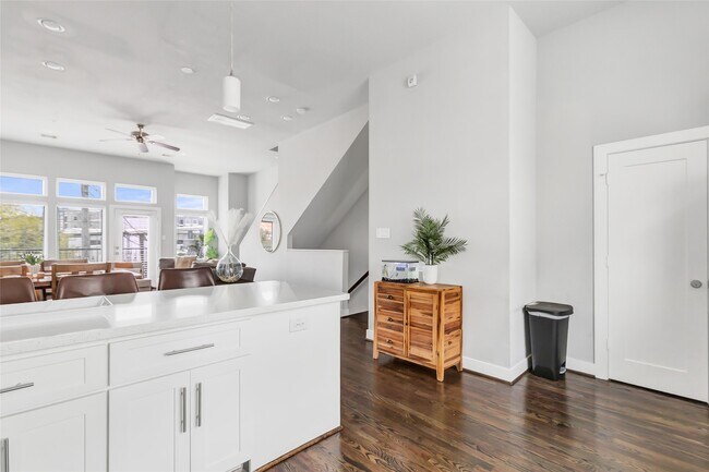 Photo - 1310 Roberts St