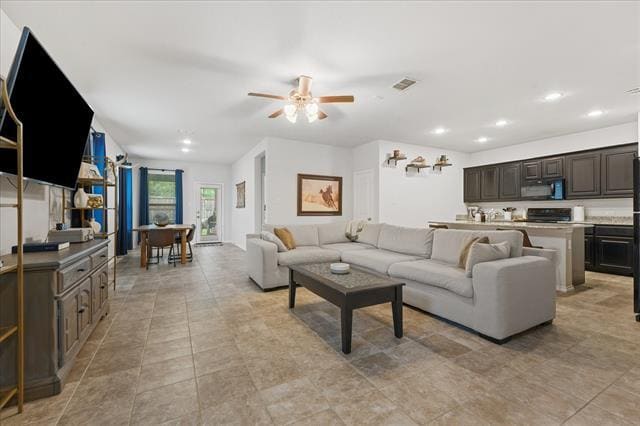 Photo - 585 Concho St