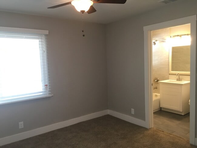 Building Photo - 5050 Enrico Blvd Rental