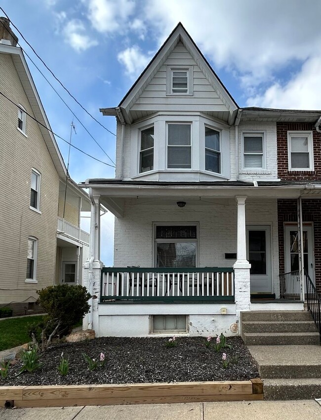 Building Photo - 4 bedroom 2.5 Bath Home in Emmaus